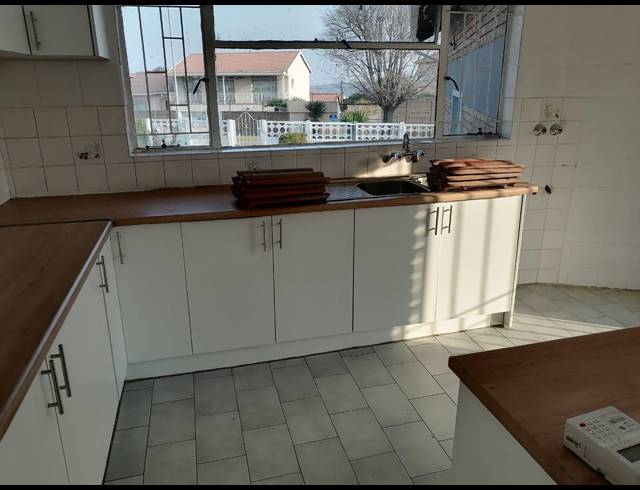 3 bed property to rent in WINCHESTER HILLS